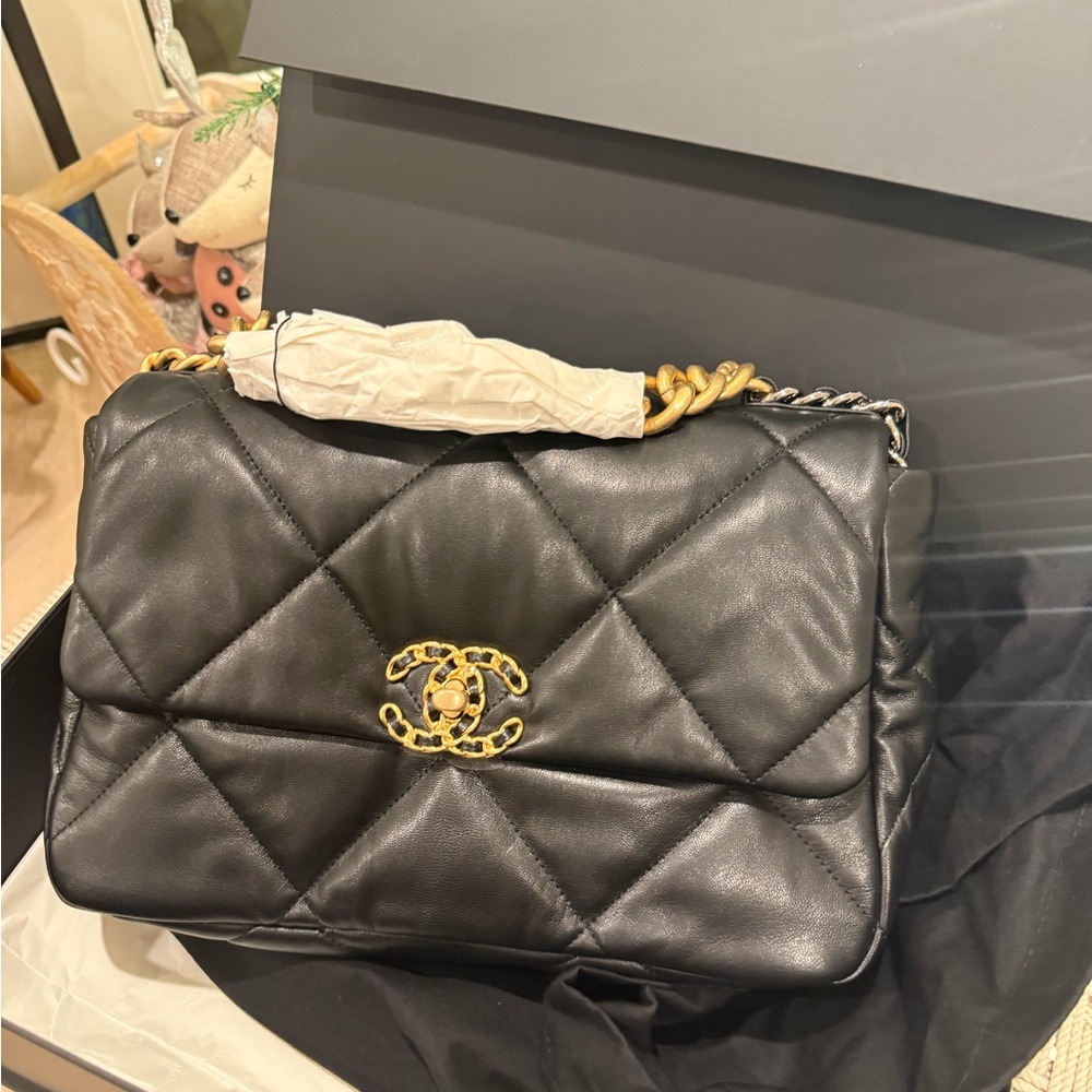 Chanel 19 black new in box and dust bag - Picture 4 of 13